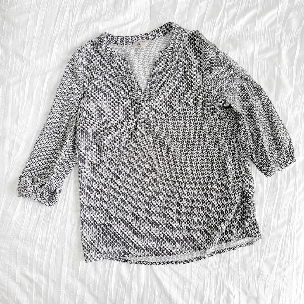 Blouse Womens Size Small Black and White V Neck 3/4 Sleeve